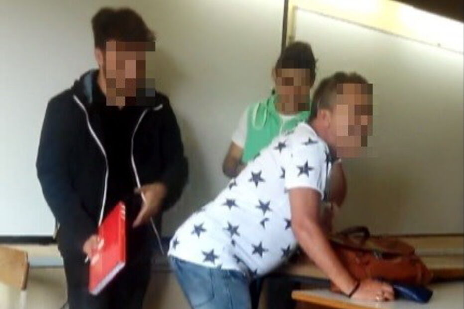 Professor participou no que chama de brincadeiras com os alunos que filmaram tudo com os telemóveis