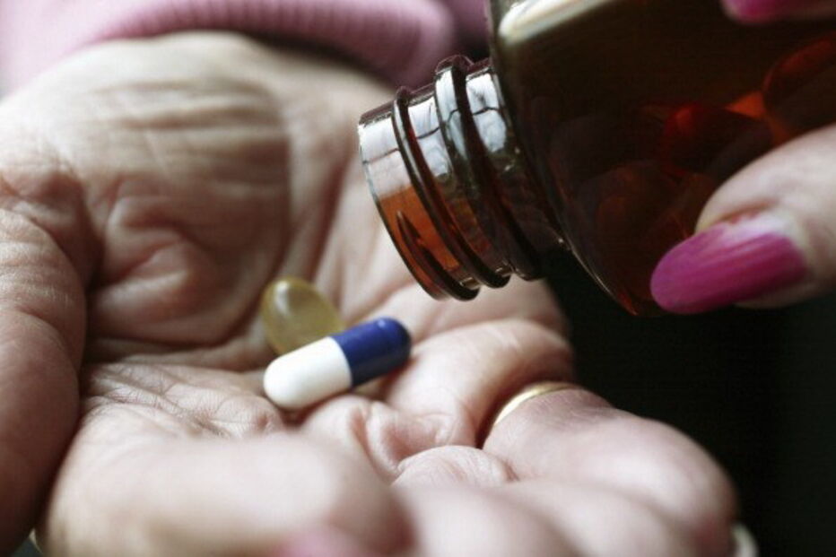 Idosos que tomam mais de cinco medicamentos