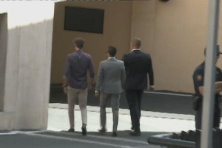 Miguel Paixão e Ricardo Regufe, amigos de longa data de Ronaldo, à chegada do tribunal