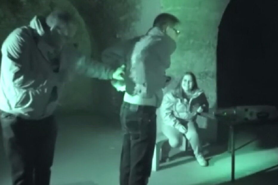 Alegado fantasma ataca operador de câmara durante gravação