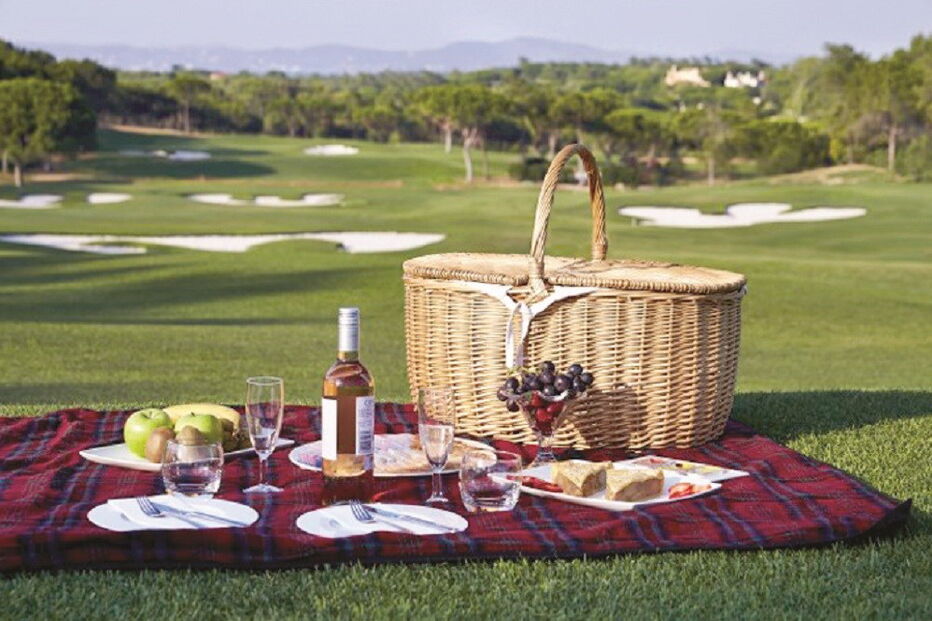 Estender a toalha na relva, na Quinta do Lago