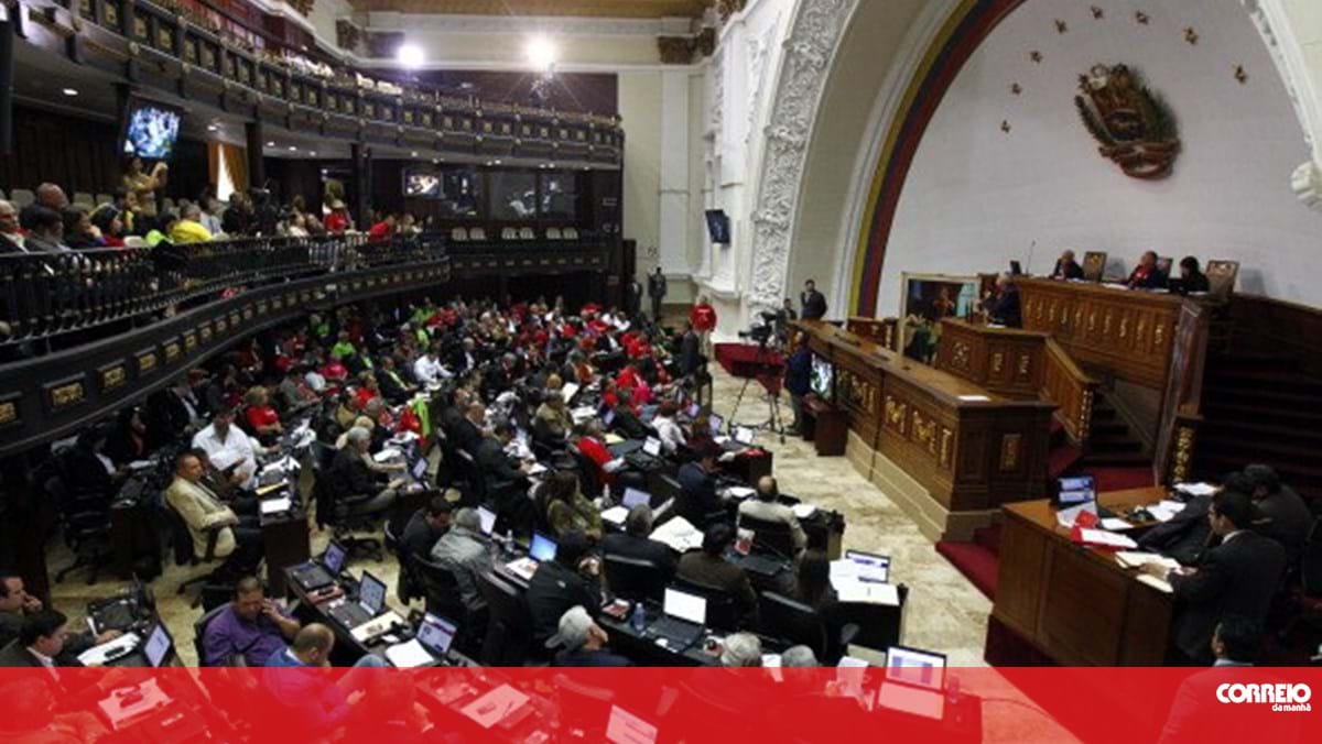 Parlamento da Venezuela destitui membro principal do Conselho Nacional Eleitoral