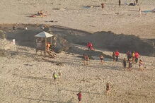 Jovem cai de falésia