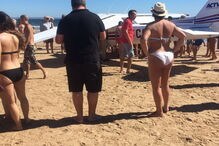 Avião ligeiro atinge mortalmente duas pessoas na Caparica