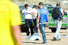 Avioneta mata criança e banhista à beira-mar  