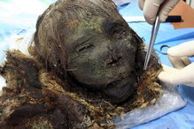 Princesa é encontrada 900 anos depois com cabelo e pestanas