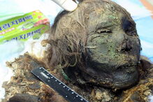 Princesa é encontrada 900 anos depois com cabelo e pestanas