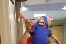 Bebé vestida de supermulher