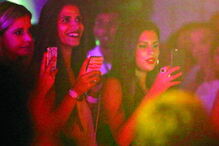 David Carreira atuou sempre observado, ao longe, pela  namorada  