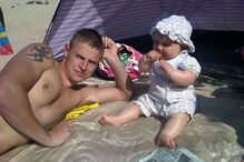 Adam tinha três filhos e estava noivo da companheira