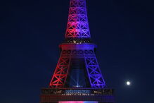 Tributo feito na Torre Eiffel