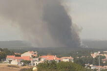 Incêndio em Lagoa de Albufeira, em Sesimbra