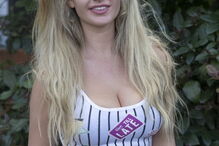 Modelo Chloe Ayling foi raptada para ser vendida como escrava sexual