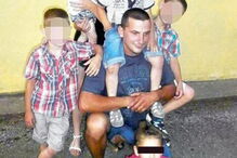 Angelina Stefanovica foi raptada, violada e depois morta por um vizinho, que foi fotografado numa festa de anos com a criança