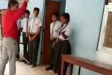 Professor foi filmado a agredir alunos com paus e varas