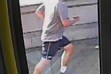 Homem empurrou mulher para a frente de um autocarro que passava