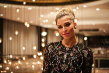 Grazi Massafera foi fotografada enquanto gravava cenas de sexo com o ator Rafael Cardoso