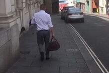 Vai preso por fazer sexo com o cão de um amigo