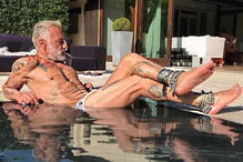 Gianluca mostra luxos nas redes sociais