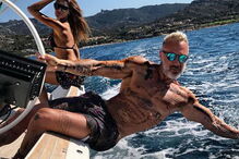 Gianluca mostra luxos nas redes sociais