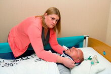 Alan Knight e a mulher foram condenados a penas de prisão por burla e obstrução à Justiça