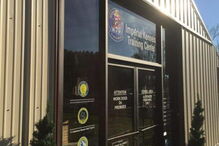 Casal é apanhado a fazer sexo com cão polícia 