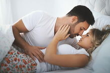 Recebe um euro por minuto para ver os outros masturbarem-se