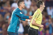 Este empurrão obriga Ronaldo a ficar cinco jogos a ver o Real da bancada 