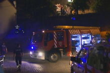 Carro de combate ao fogo despista-se e fere bombeiros no Fundão