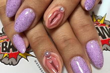 'Nail Art' com vagina em relevo