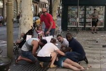 Atentado em Las Ramblas, no centro de Barcelona deixou rasto de sangue e horror