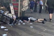 Atentado em Las Ramblas, no centro de Barcelona deixou rasto de sangue e horror