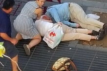 Atentado em Las Ramblas, no centro de Barcelona deixou rasto de sangue e horror