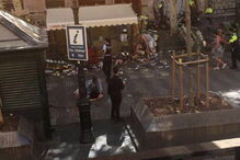 Atentado em Las Ramblas, no centro de Barcelona deixou rasto de sangue e horror