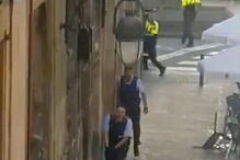 Atentado em Las Ramblas, no centro de Barcelona deixou rasto de sangue e horror