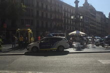 Atentado em Las Ramblas, no centro de Barcelona deixou rasto de sangue e horror