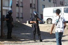 Polícia cercou o bairro da Portela de Carnaxide e apreendeu o BMW usado pelos três assaltantes 