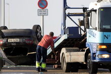 Audi A3 em que seguiam os terroristas que atacaram em Cambrils, a 110 km de Barcelona. Foram todos abatidos