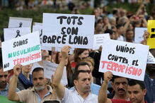 Muçulmanos manifestam-se contra o terrorismo em Barcelona