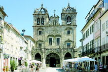 Agente foi agredido perto da Sé, por três homens que causavam desacatos