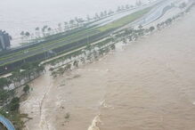 Imagens da passagem do tufão Hato por Macau
