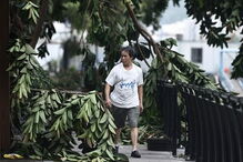 Os estragos causados pelo tufão que passou por Macau