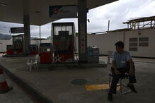 Os estragos causados pelo tufão que passou por Macau