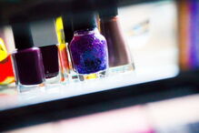 Lisa detetou uma mancha escura na unha da cliente