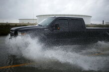 Chuva que caiu em Houston, no Texas, atingiu em quatro dias a altura de 127 centímetros