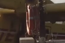 Avião aproximou-se demasiado de barco