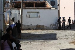 Polícia cercou o bairro da Portela de Carnaxide e apreendeu o BMW usado pelos três assaltantes 