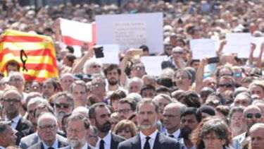 Milhares cumprem minuto de silêncio em Barcelona