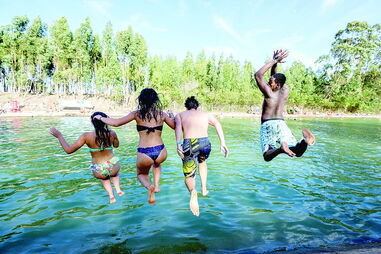 ‘Praia do canal’ recebe centenas de jovens durante Meo Sudoeste
