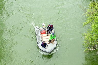 Bombeiros fizeram buscas no rio